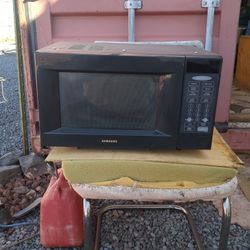 Samsung Microwave, Like New. 11 Hundred Watts. Real Clean.