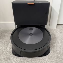 iRobot Roomba j7+