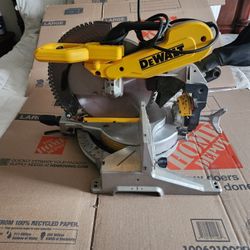 DEWALT Miter Saw, Double-Bevel