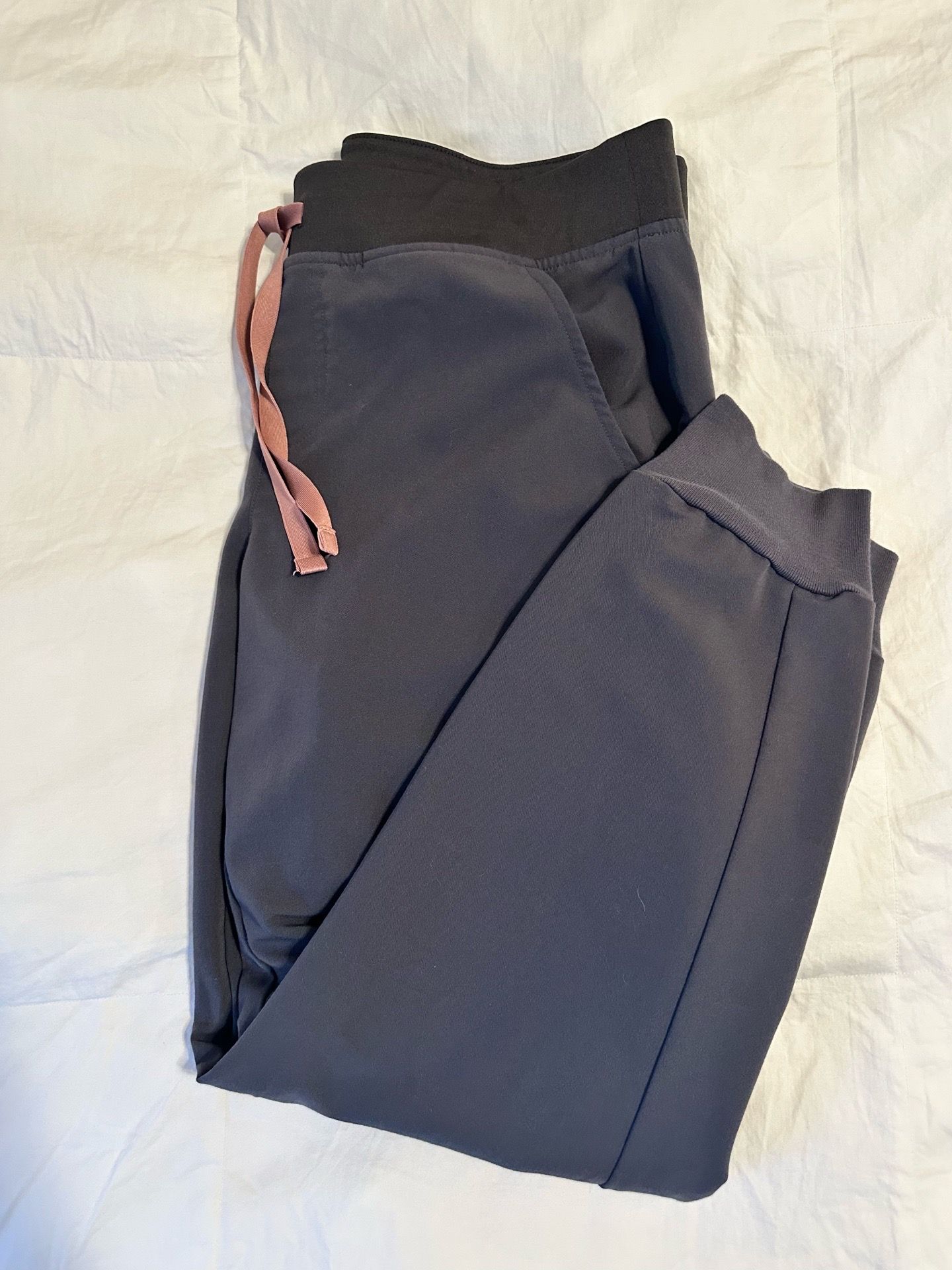 Women’s Figs dark grey joggers