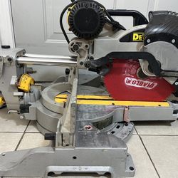 Dewalt sliding saw, DSW780, 120 volt, 15A, 12 inch, Good condition, Work perfectly 