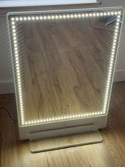 RIKI Tall Light-up Vanity
