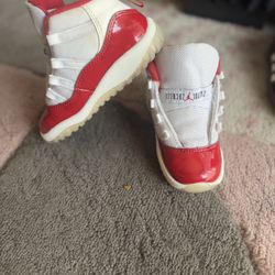 Size 8C / 9C Girls / Unisex Shoes 