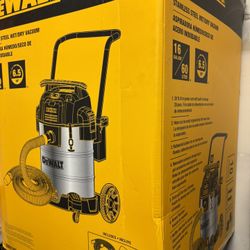 NEW / BOXED DEWALT 16-Gallons 6.5 HP Corded Wet/Dry Shop Vacuum with Accessories Included
