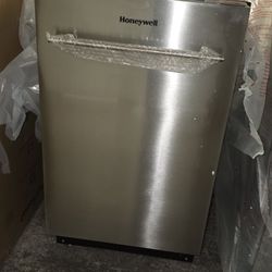 Brand New 18" Dishwasher Brand New In Box