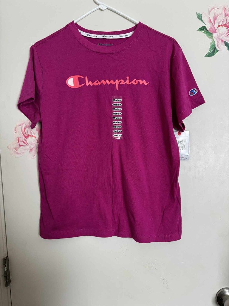 New Women's T-shirts Size Medium Still With Tags 
