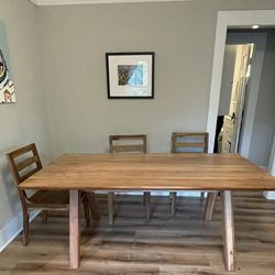 Solid Oak Dining Room table 