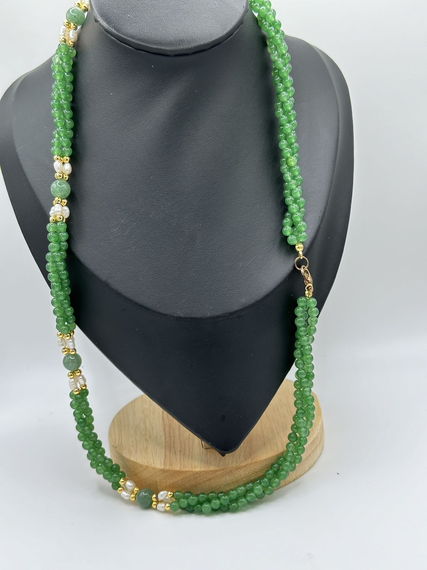 Jadeite Seed Pearls Twisted 25” Strand Necklace Gold Tone Beads Great Condition