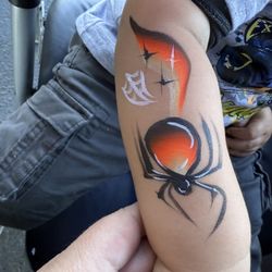 Face Paint and balloon twistinh