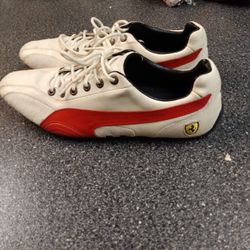 WOMANS.  PUMA. FERRARRI  SIZE. 8.5