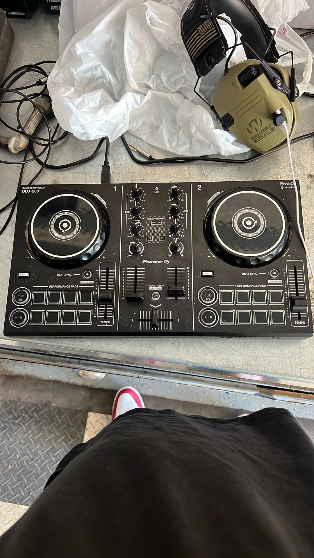 DDJ 200 (works perfectly great for beginners)