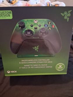 Razer Xbox wireless controller with charging stand
