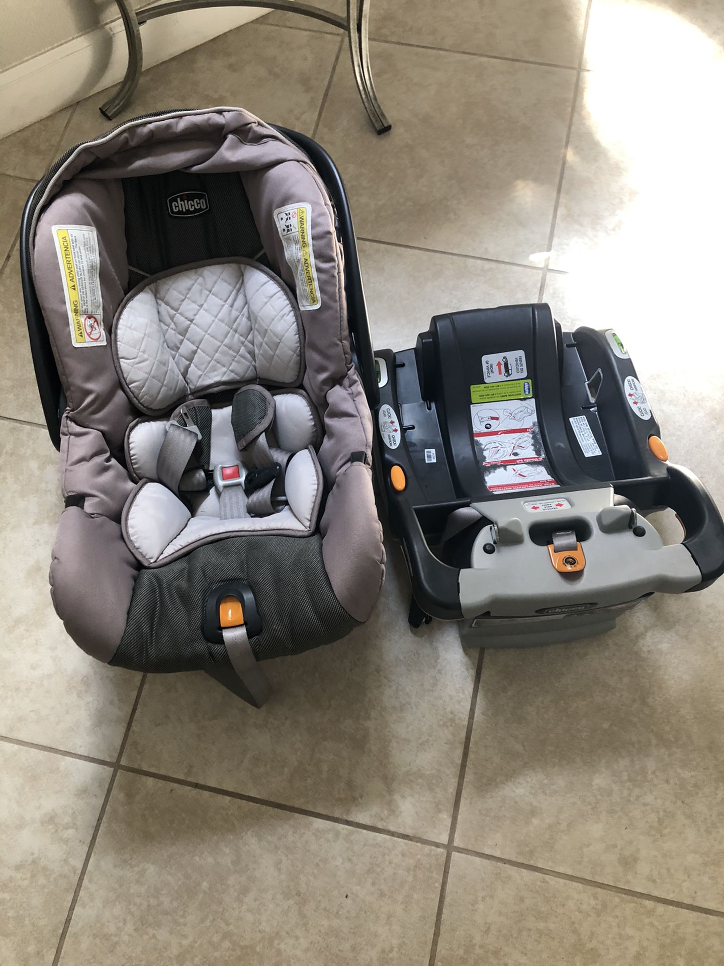 Chicco Keyfit 30 infant car seat with base