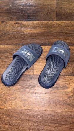 Nikee size 8  NEW