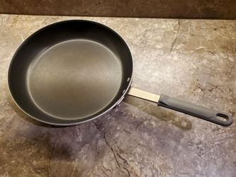 Costco Skillet(s) - HEAVY - non stick. Lightly used.