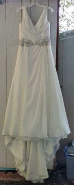 STUNNING WEDDING DRESS