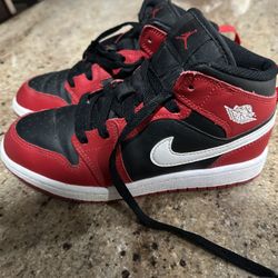 Air Jordan 1 Mid - Kids Size 2