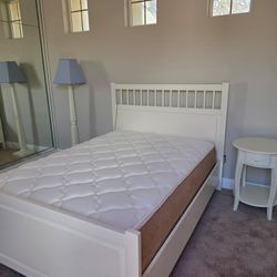 Full Size Mattress and Frame With Head Board End Table and Lamp