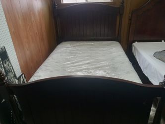Queen bed with night stands 