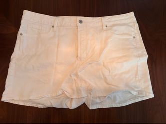 Women’s White Denim Shorts Size 18