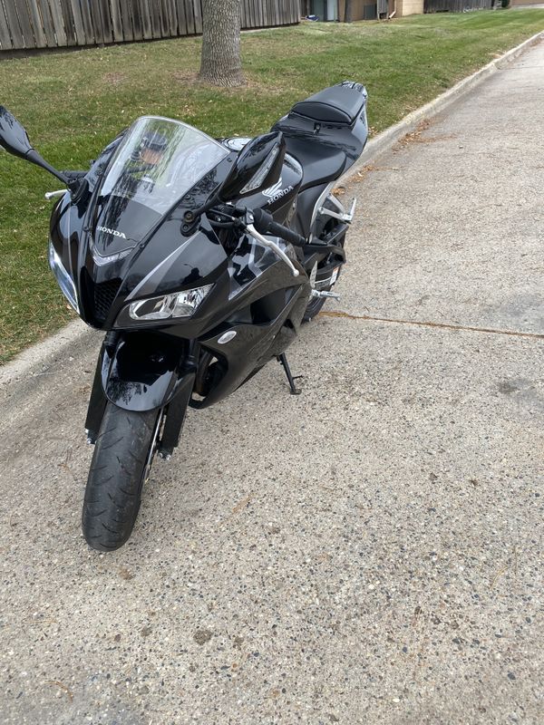 Honda cbr 600rr with only 1100 miles