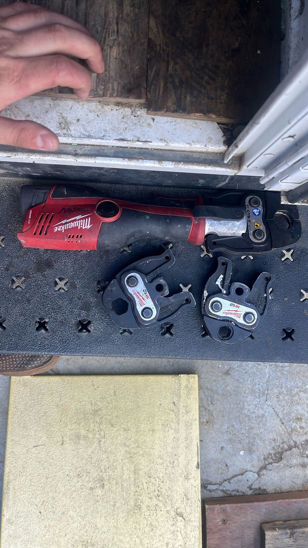 M12 Pro Press With 1/2-1 Inch Jaws 