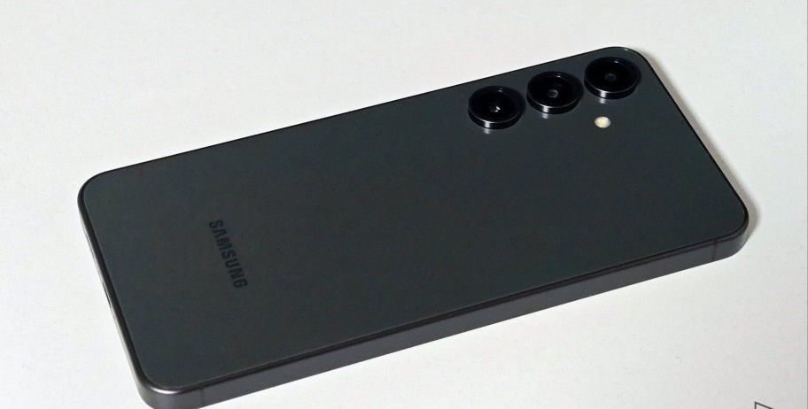 Samsung S24 