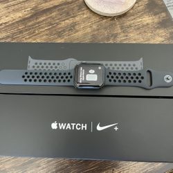 Nike Apple Watch Series 4 (40mm)