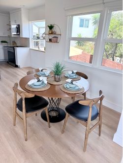 Mid Century Modern Dining Table and Four Chairs