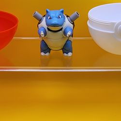 1999 Nintendo pokemon Blastoise Burger King figure 2-1/4"  W/ Pokeball