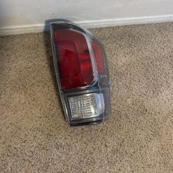 Right Side Tail Light For 3rd Gen Tacoma