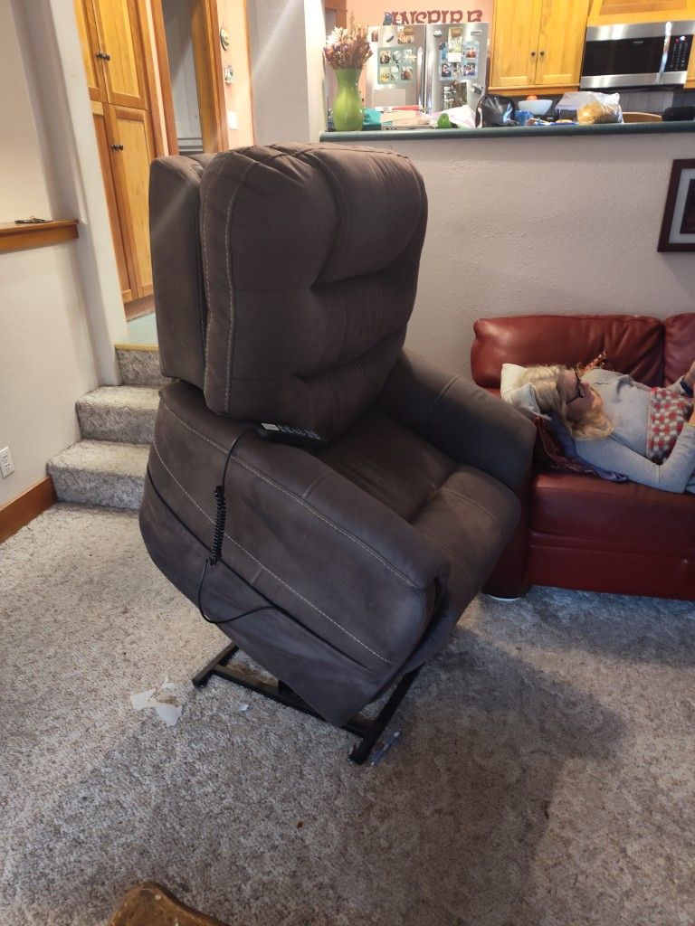 Reclining Lift Chair