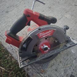 Milwaukee M18 Fuel Skill Saw 