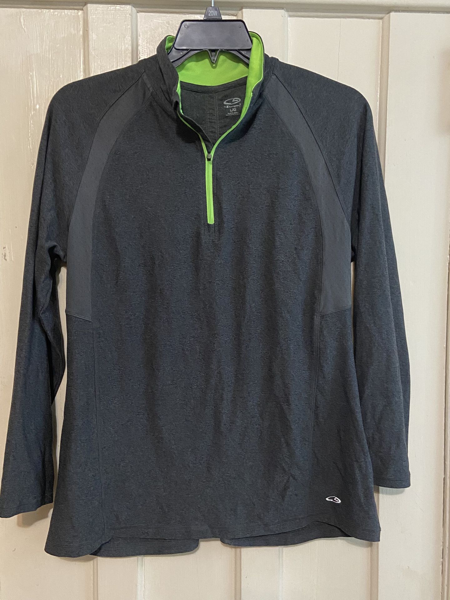 Champions women’s 1/4 zipper Running/activewear top large