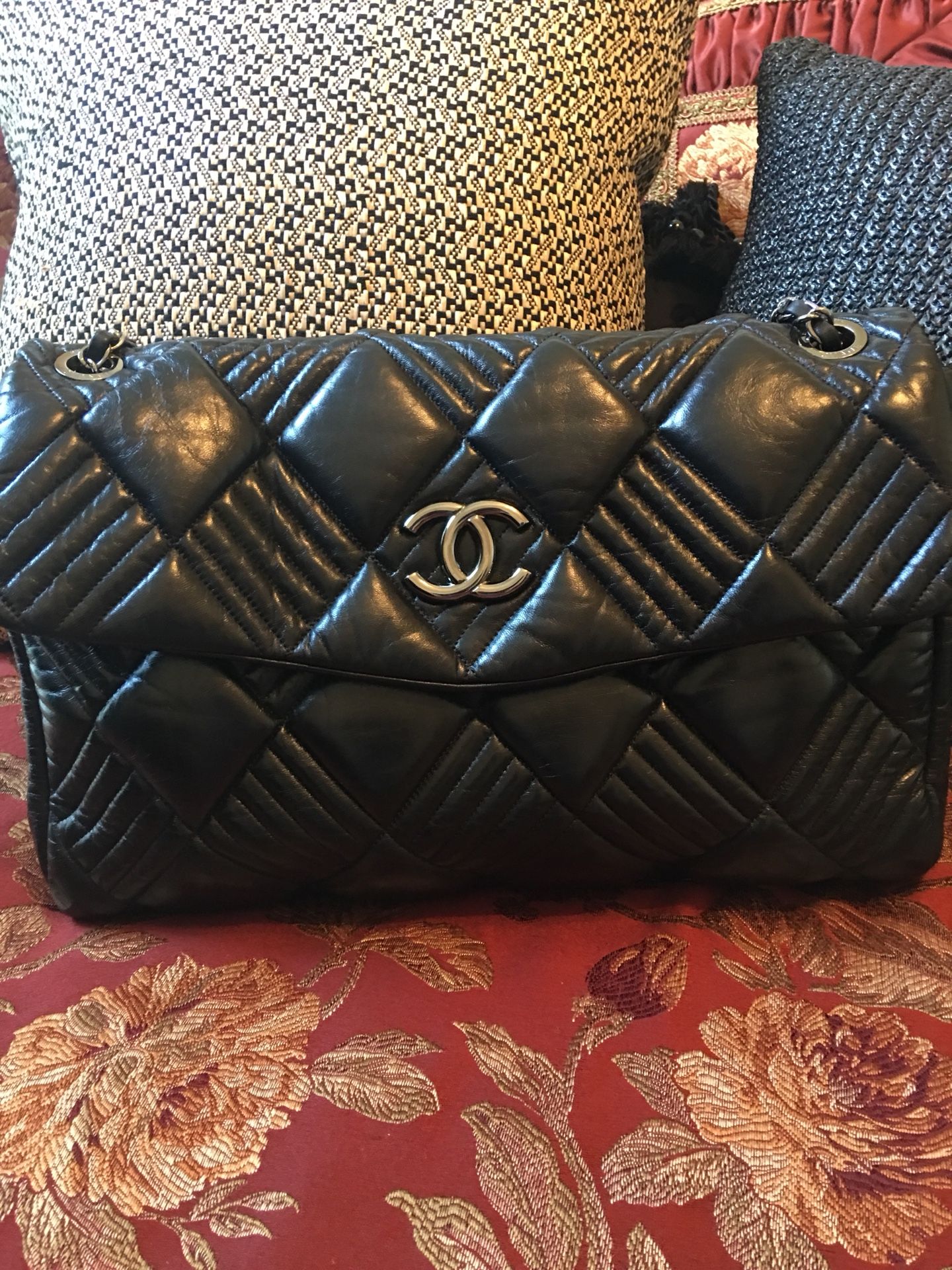 Authentic Chanel Bubble lamb skin large flap-Authentication certificate included