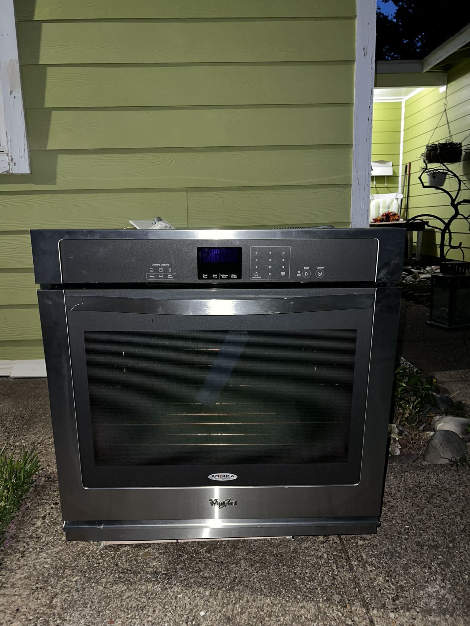 Whirlpool 5.0 cu. ft. Single Wall Oven with SteamClean Option