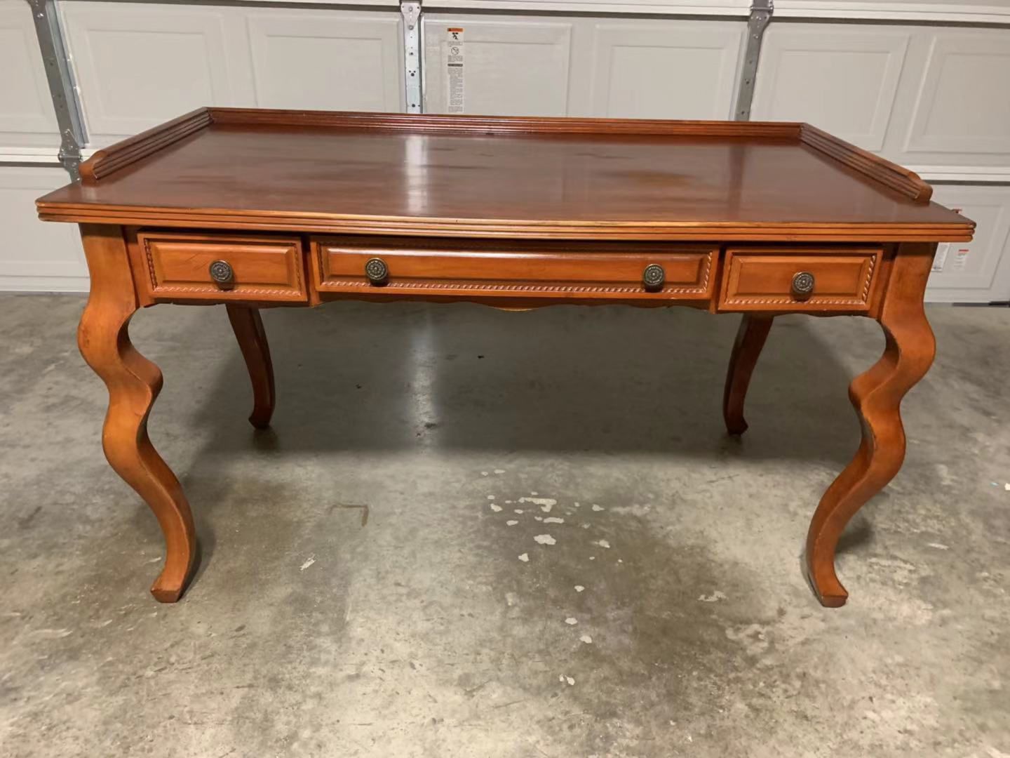 Desk table/ entry table