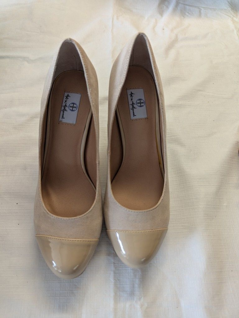 New M by Michael Antonio Nude Heels Patent Toe Size 7
