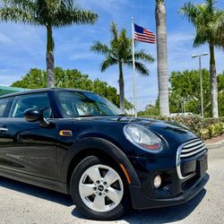 2015 Mini Cooper LOW MILEAGE 