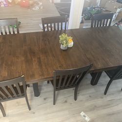 Dining Table + 6 Chairs 