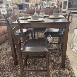 Beautiful 5pc Dining Table Set