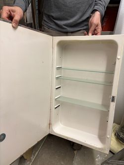 The bathroom mirror cabinet