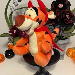 Winnie the Pooh Halloween Party Devil Tigger Motorized Plush Disney Dances Addams Family Tune Vtg