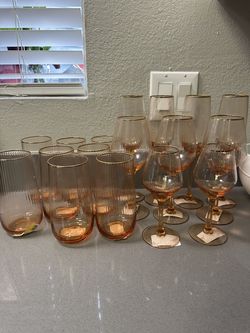 Rose gold glass set with gold rim