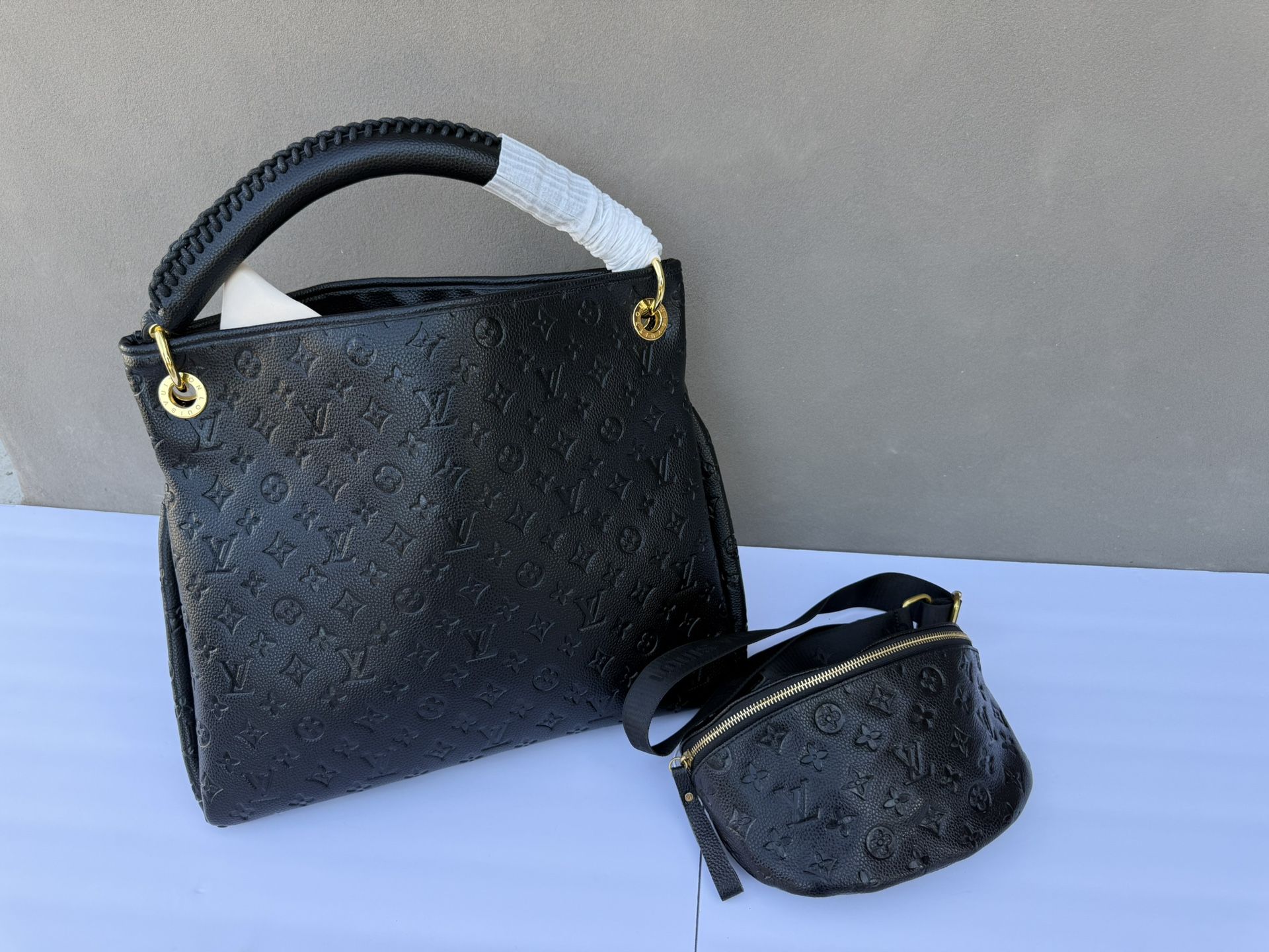 225 $ Large 140 $ Cross Over Pouch