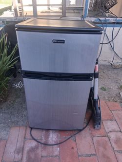 Mini fridge