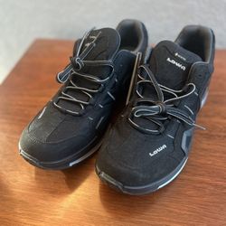 Lowa Men’s 9.5 Gore-Tex Hiking Boots New With Tags