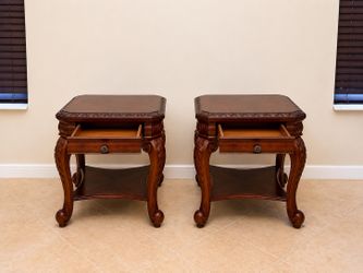 Set of 2 End Tables