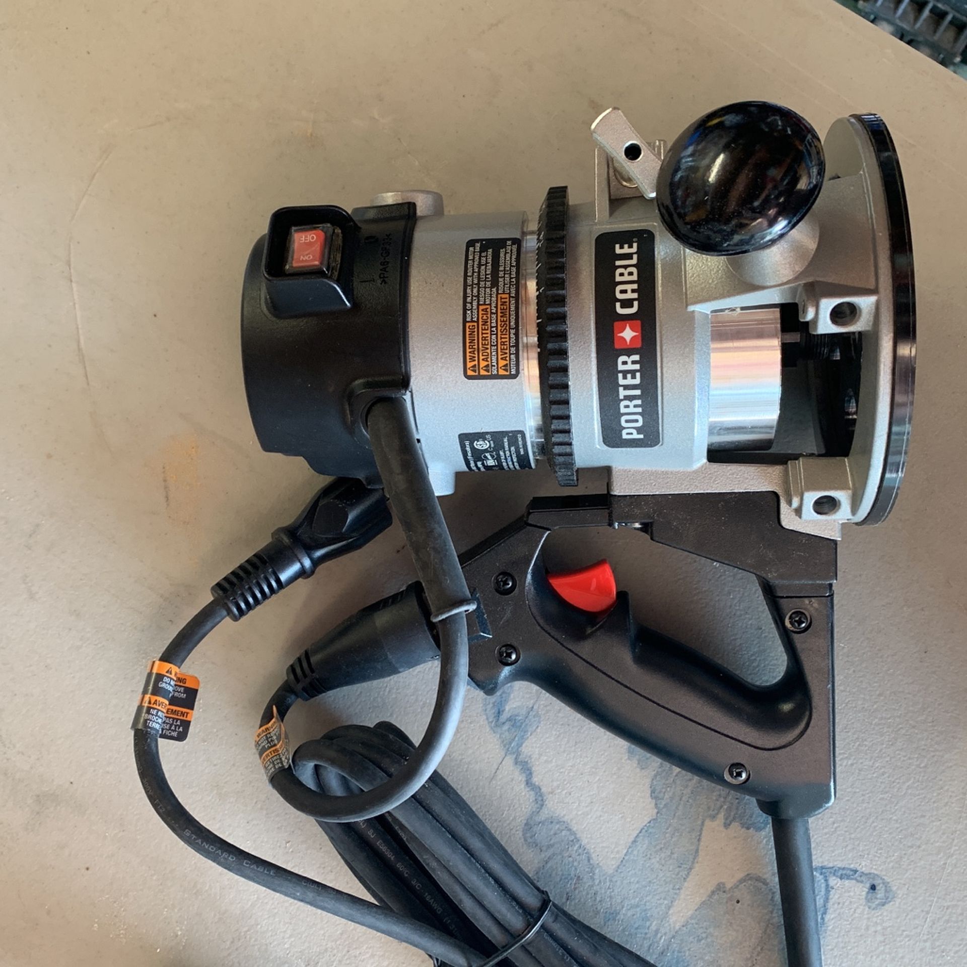Porter Cable 690LR Router And D Handle Base