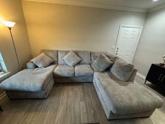 Ashley U-Shape couch Casselbury sectional